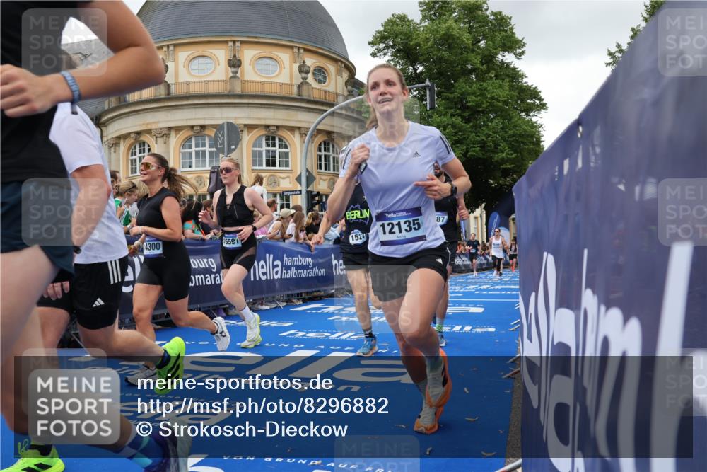 29.06.2025 - hella hamburg halbmarathon Strokosch-Dieckow http://msf.ph/oto/8296882 29.06.2025 10:52:15 Ziel 2397, 4140, 4419, 4587, 4837, 5032, 5087, 5482, 6164, 6897, 7896, 9074, 9082, 12135, 13211, 13707, 13726, 14248, 14300, 15275, 15446, 16003, 16320, 16591, 17033, 17130, 17773, 18475 meine-sportfotos.de