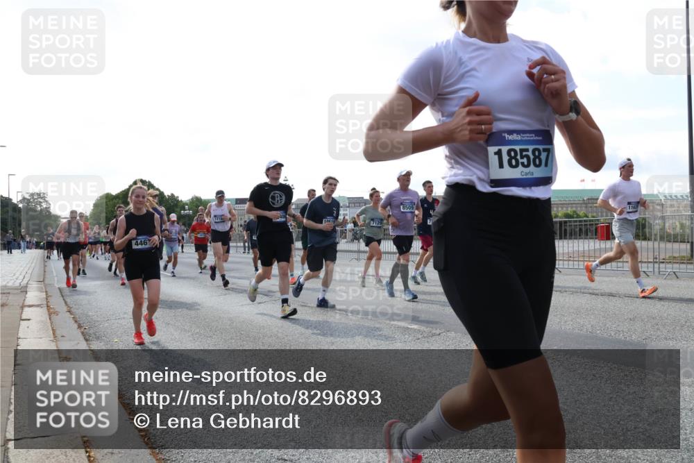 29.06.2025 - hella hamburg halbmarathon Lena Gebhardt http://msf.ph/oto/8296893 29.06.2025 09:59:19 Lombardsbrücke 446, 1218, 10519, 7129, 8509, 18587, 1162, 1319, 1334, 1366, 1410, 1485, 1506, 1595, 1642, 1715, 1719, 1972, 2282, 2630, 2741, 2911, 3037, 3112, 3334, 3715, 4467, 4839, 5299, 5391, 5420, 5457, 5458, 5465, 5492, 5866, 6390, 6399, 6414, 6415, 6416, 6629, 7033, 7037, 7129, 7130, 7232, 7395, 7732, 7833, 7864, 8068, 8509, 8520, 8542, 8652, 8721, 8772, 8798, 8846, 8929, 9488, 9655, 9727, 9770, 9884, 9903, 9907, 9922, 10020, 10266, 10488 meine-sportfotos.de