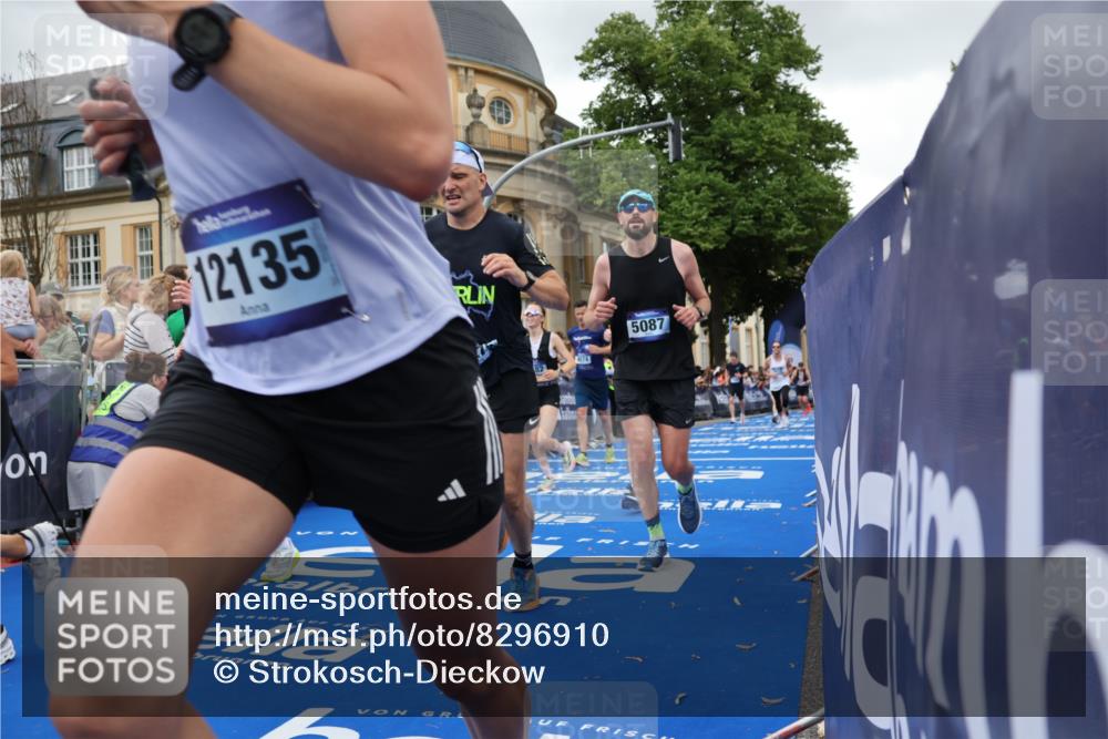 29.06.2025 - hella hamburg halbmarathon Strokosch-Dieckow http://msf.ph/oto/8296910 29.06.2025 10:52:15 Ziel 2397, 4140, 4419, 4587, 4837, 5032, 5087, 5482, 6164, 6897, 7896, 9074, 9082, 12135, 13211, 13707, 13726, 14248, 14300, 15275, 15446, 16003, 16320, 16591, 17033, 17130, 17773, 18475 meine-sportfotos.de