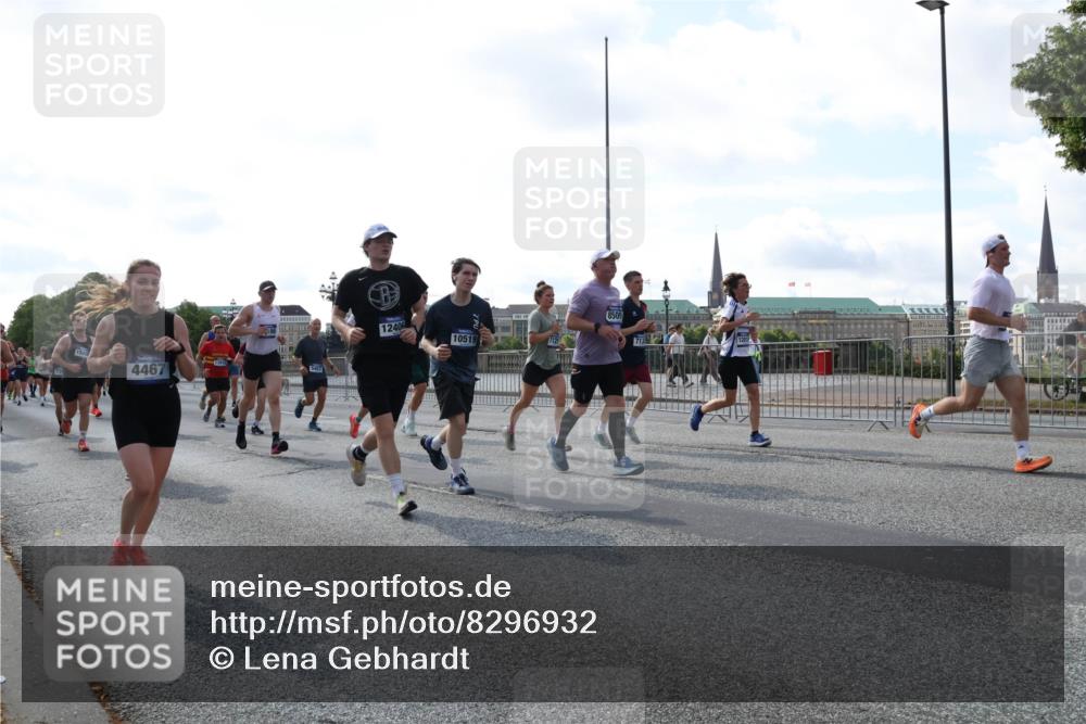 29.06.2025 - hella hamburg halbmarathon Lena Gebhardt http://msf.ph/oto/8296932 29.06.2025 09:59:19 Lombardsbrücke 1540, 4467, 5457, 12406, 10519, 1319, 1334, 1366, 1410, 1485, 1506, 1595, 1642, 1715, 1719, 1972, 2282, 2630, 2741, 2911, 3037, 3112, 3334, 3715, 4467, 4839, 5299, 5391, 5420, 5457, 5458, 5465, 5492, 5866, 6390, 6399, 6414, 6415, 6416, 6629, 7033, 7037, 7129, 7130, 7232, 7395, 7732, 7833, 7864, 8068, 8509, 8520, 8542, 8652, 8721, 8772, 8798, 8846, 8929, 9488, 9655, 9727, 9770, 9884, 9903, 9907, 9922, 10020, 10266, 10488 meine-sportfotos.de