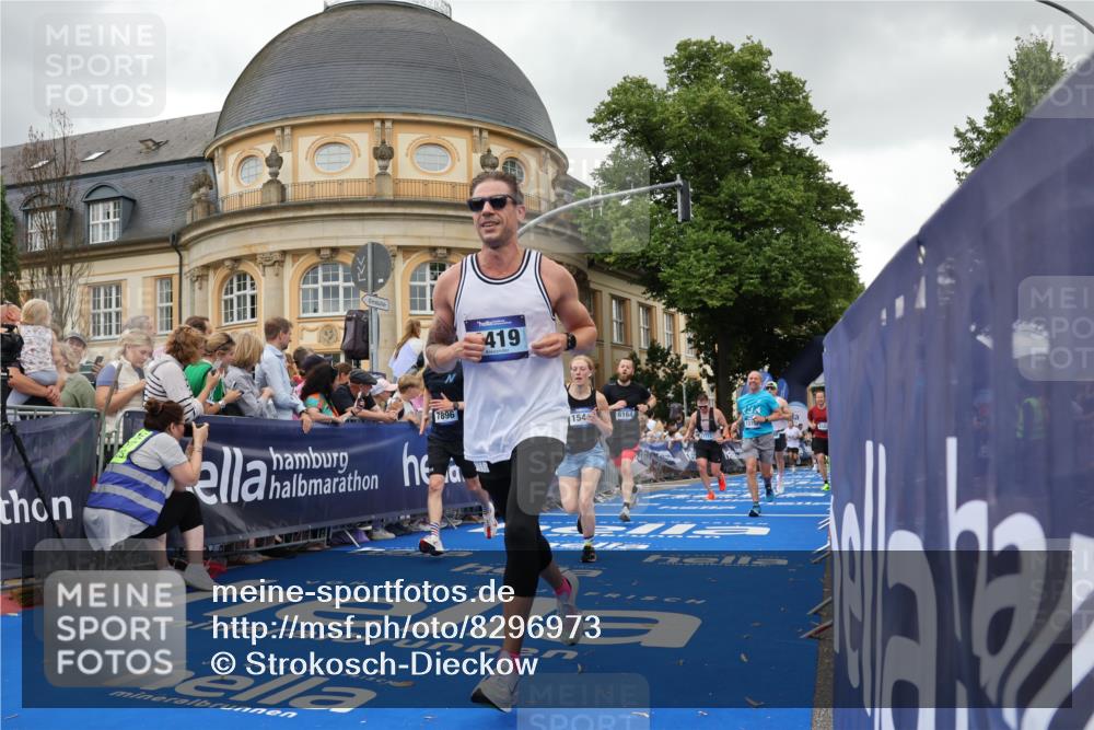 29.06.2025 - hella hamburg halbmarathon Strokosch-Dieckow http://msf.ph/oto/8296973 29.06.2025 10:52:19 Ziel 4140, 4419, 4587, 4837, 5087, 5482, 6164, 7896, 8371, 8661, 9074, 9876, 13015, 13211, 13707, 15144, 15275, 15446, 16591, 17773, 17997 meine-sportfotos.de