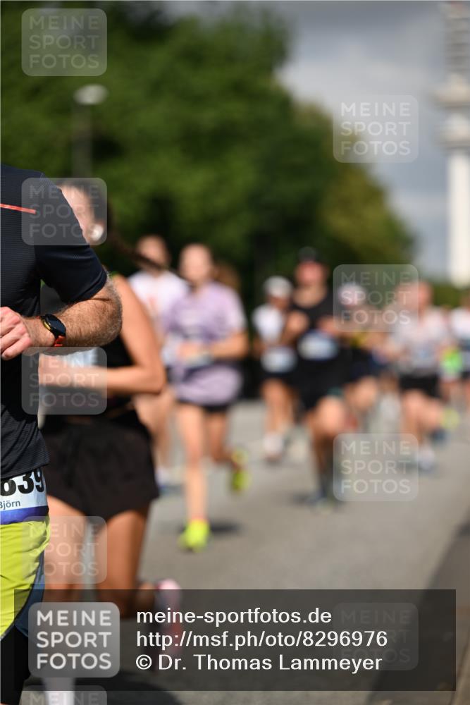29.06.2025 - hella hamburg halbmarathon Dr. Thomas Lammeyer http://msf.ph/oto/8296976 29.06.2025 09:53:40 Kennedybrücke 1615, 1675, 1803, 1975, 2324, 2415, 2568, 2826, 3332, 3431, 3530, 4303, 4425, 4528, 4823, 5409, 5436, 5791, 5803, 6458, 6529, 6682, 7495, 7774, 7796, 8450, 8629, 8925, 9017, 9294, 9302, 9711, 9979, 10218, 10894, 11379 meine-sportfotos.de