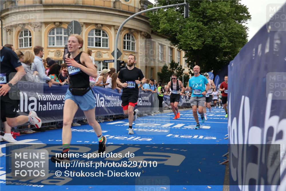 29.06.2025 - hella hamburg halbmarathon Strokosch-Dieckow http://msf.ph/oto/8297010 29.06.2025 10:52:20 Ziel 4140, 4419, 4587, 4837, 5087, 5482, 6164, 7178, 7896, 8371, 8661, 9074, 9876, 11791, 13015, 13211, 13707, 15144, 15446, 17773, 17997 meine-sportfotos.de