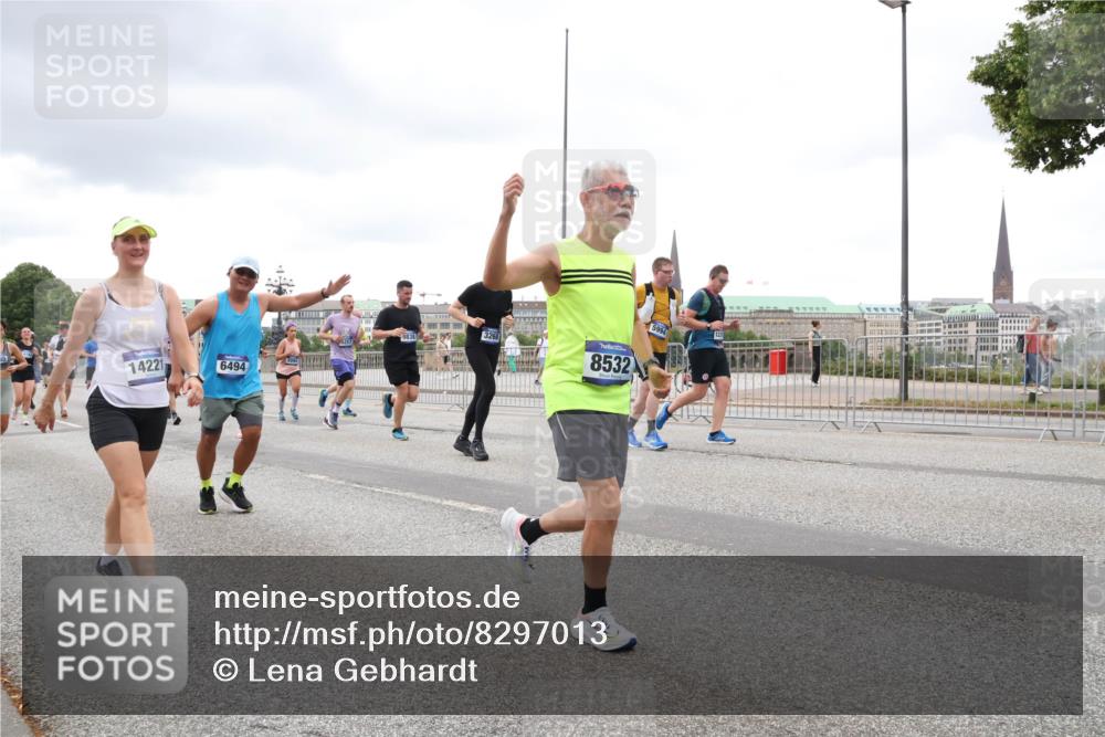 29.06.2025 - hella hamburg halbmarathon Lena Gebhardt http://msf.ph/oto/8297013 29.06.2025 10:56:11 Lombardsbrücke 14221, 6494, 8532, 5994, 1113, 1738, 1909, 2095, 2793, 2915, 3101, 3257, 3268, 3953, 3987, 4083, 4265, 4354, 4470, 4473, 4836, 4896, 5220, 5306, 5575, 5580, 5693, 5757, 5994, 6055, 6056, 6113, 6257, 6494, 6594, 6690, 6968, 7025, 7028, 7090, 7516, 7616, 7711, 7969, 8005, 8110, 8305, 8517, 8532, 8533, 8648, 8766, 9383, 9435, 9548, 9606, 9838, 9861, 9865, 9948, 9953, 9956, 10436, 10438, 10449, 10640, 10740, 10784, 10987, 11903, 11962, 11963 meine-sportfotos.de