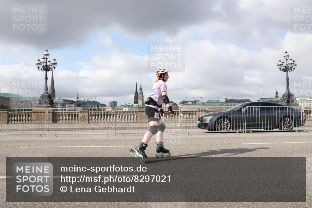 29.06.2025 - hella hamburg halbmarathon Lena Gebhardt http://msf.ph/oto/8297021 29.06.2025 09:06:01 Lombardsbrücke  meine-sportfotos.de