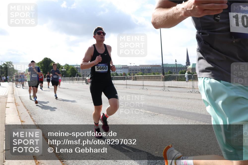 29.06.2025 - hella hamburg halbmarathon Lena Gebhardt http://msf.ph/oto/8297032 29.06.2025 09:46:48 Lombardsbrücke 18600, 13729, 5660, 10, 1053, 1344, 1396, 1411, 1577, 1889, 2243, 3005, 4477, 4944, 5048, 5152, 5193, 5660, 6683, 7080, 7466, 7534, 7622, 7628, 7867, 7901, 8312, 8323, 8784, 8864, 10298, 10477, 10865, 10927, 10929, 11230, 11304, 11661, 11898, 12447, 12899, 12987, 13199, 13252, 13493, 13494, 13617, 13729, 13771, 13961, 14069, 14310, 14385, 15902, 16065, 16140, 16243, 16811, 16931, 16957 meine-sportfotos.de