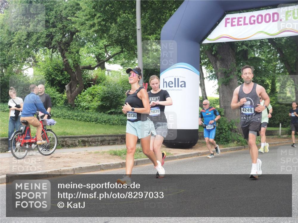 29.06.2025 - hella hamburg halbmarathon KatJ http://msf.ph/oto/8297033 29.06.2025 10:42:55 Zwischen KM18-KM19 2034, 4249, 5643, 5721, 8311, 8639 meine-sportfotos.de