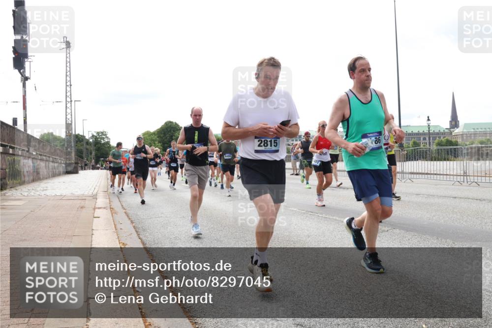 29.06.2025 - hella hamburg halbmarathon Lena Gebhardt http://msf.ph/oto/8297045 29.06.2025 10:21:35 Lombardsbrücke 610, 9499, 2815, 1407, 1028, 1072, 1158, 1191, 1250, 1266, 1401, 1658, 1668, 1958, 2172, 2271, 2315, 2353, 2529, 2635, 2815, 2956, 2986, 3122, 3770, 3817, 3825, 3826, 4289, 4375, 4376, 4697, 4786, 5122, 5373, 5395, 5412, 5493, 5759, 5957, 6086, 6103, 6475, 6805, 6844, 7075, 7375, 7522, 7553, 7612, 7672, 7781, 8095, 8286, 8715, 8844, 8896, 8959, 9100, 9108, 9369, 9483, 9499, 9501, 9532, 9624, 10374, 10874, 11698 meine-sportfotos.de