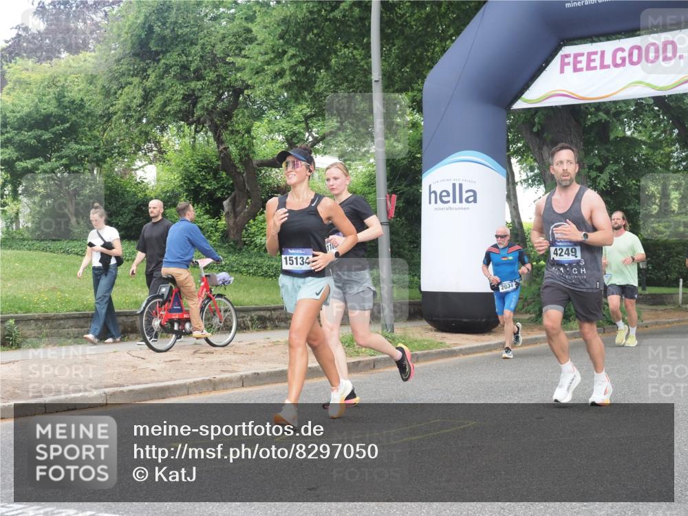 29.06.2025 - hella hamburg halbmarathon KatJ http://msf.ph/oto/8297050 29.06.2025 10:42:55 Zwischen KM18-KM19 2034, 4249, 5643, 5721, 8311, 8639 meine-sportfotos.de