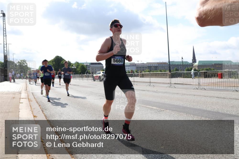 29.06.2025 - hella hamburg halbmarathon Lena Gebhardt http://msf.ph/oto/8297075 29.06.2025 09:46:48 Lombardsbrücke 18600, 13729, 5660, 1053, 1344, 1396, 1411, 1577, 1889, 2243, 3005, 4477, 4944, 5048, 5152, 5193, 5660, 6683, 7080, 7466, 7534, 7622, 7628, 7867, 7901, 8312, 8323, 8784, 8864, 10298, 10477, 10865, 10927, 10929, 11230, 11304, 11661, 11898, 12447, 12899, 12987, 13199, 13252, 13493, 13494, 13617, 13729, 13771, 13961, 14069, 14310, 14385, 15902, 16065, 16140, 16243, 16811, 16931, 16957 meine-sportfotos.de