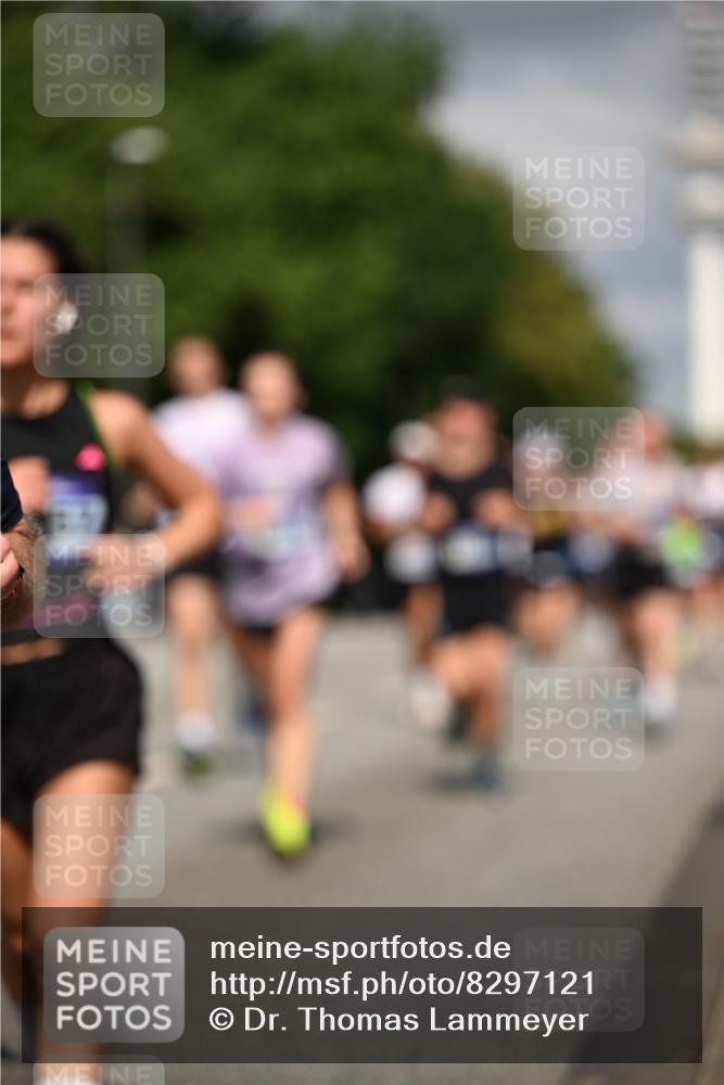 29.06.2025 - hella hamburg halbmarathon Dr. Thomas Lammeyer http://msf.ph/oto/8297121 29.06.2025 09:53:40 Kennedybrücke 1615, 1675, 1803, 1975, 2324, 2415, 2568, 2826, 3332, 3431, 3530, 4303, 4425, 4528, 4823, 5409, 5436, 5791, 5803, 6458, 6529, 6682, 7495, 7774, 7796, 8450, 8629, 8925, 9017, 9294, 9302, 9711, 9979, 10218, 10894, 11379 meine-sportfotos.de