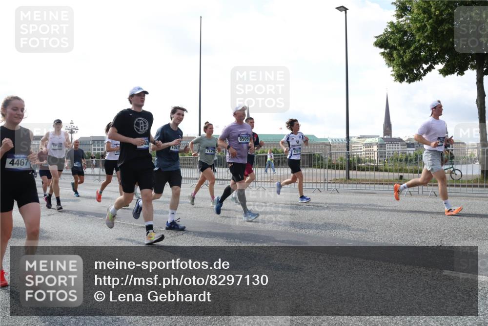 29.06.2025 - hella hamburg halbmarathon Lena Gebhardt http://msf.ph/oto/8297130 29.06.2025 09:59:19 Lombardsbrücke 4467, 12186, 10519, 7129, 8509, 16, 1319, 1334, 1366, 1410, 1485, 1506, 1595, 1642, 1715, 1719, 1972, 2282, 2630, 2741, 2911, 3037, 3112, 3334, 3715, 4467, 4839, 5299, 5391, 5420, 5457, 5458, 5465, 5492, 5866, 6390, 6399, 6414, 6415, 6416, 6629, 7033, 7037, 7129, 7130, 7232, 7395, 7732, 7833, 7864, 8068, 8509, 8520, 8542, 8652, 8721, 8772, 8798, 8846, 8929, 9488, 9655, 9727, 9770, 9884, 9903, 9907, 9922, 10020, 10266, 10488 meine-sportfotos.de
