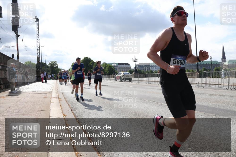 29.06.2025 - hella hamburg halbmarathon Lena Gebhardt http://msf.ph/oto/8297136 29.06.2025 09:46:48 Lombardsbrücke 18600, 13729, 5660, 1053, 1344, 1396, 1411, 1577, 1889, 2243, 3005, 4477, 4944, 5048, 5152, 5193, 5660, 6683, 7080, 7466, 7534, 7622, 7628, 7867, 7901, 8312, 8323, 8784, 8864, 10298, 10477, 10865, 10927, 10929, 11230, 11304, 11661, 11898, 12447, 12899, 12987, 13199, 13252, 13493, 13494, 13617, 13729, 13771, 13961, 14069, 14310, 14385, 15902, 16065, 16140, 16243, 16811, 16931, 16957 meine-sportfotos.de