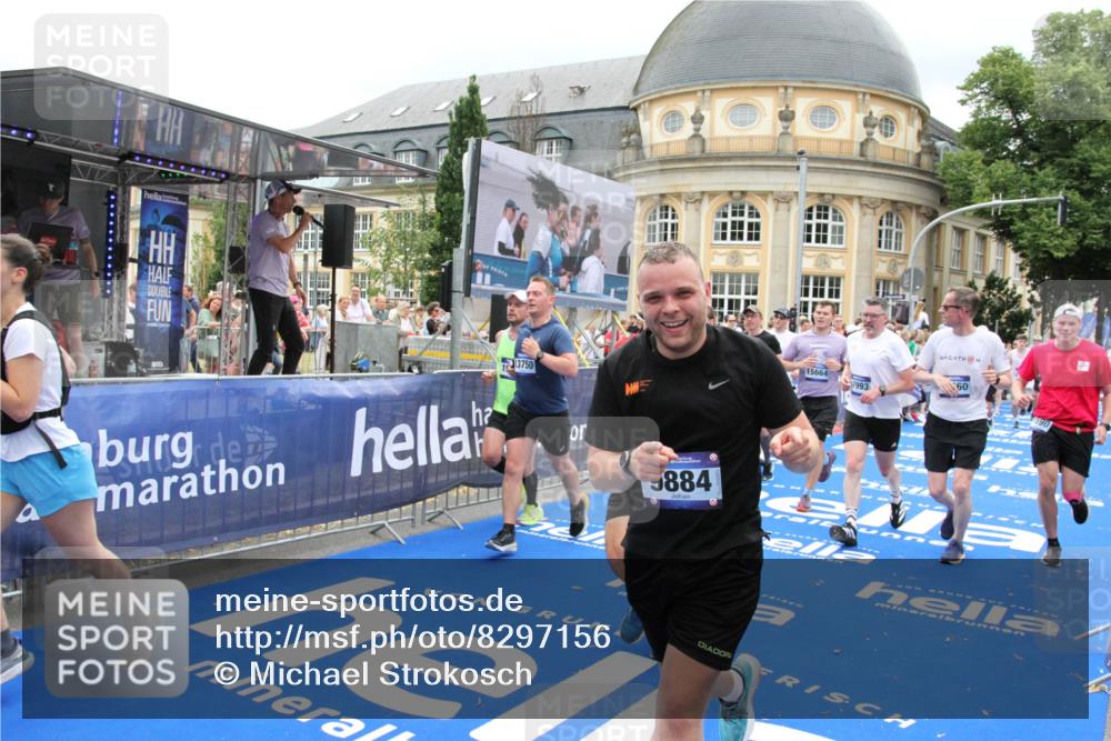 29.06.2025 - hella hamburg halbmarathon Michael Strokosch http://msf.ph/oto/8297156 29.06.2025 10:57:18 Ziel 1387, 1877, 2417, 2676, 4167, 4940, 8585, 9577, 9884, 9934, 10383, 11590, 11612, 12014, 13750, 14139, 15110, 15229, 15664, 16625, 17660, 17779, 17848, 17993, 19184 meine-sportfotos.de