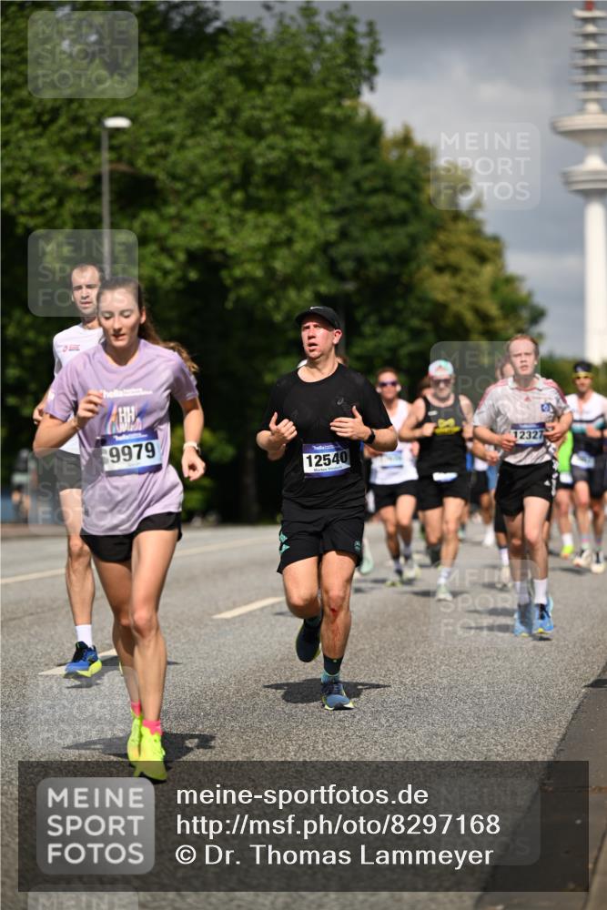 29.06.2025 - hella hamburg halbmarathon Dr. Thomas Lammeyer http://msf.ph/oto/8297168 29.06.2025 09:53:41 Kennedybrücke 1615, 1675, 1688, 1803, 2415, 2568, 2826, 3332, 3431, 3530, 4528, 4823, 5409, 5436, 5791, 5803, 6458, 6529, 6682, 7495, 7774, 7796, 8450, 8629, 8925, 9017, 9294, 9302, 9711, 9979, 10218, 10894, 10922, 11379 meine-sportfotos.de