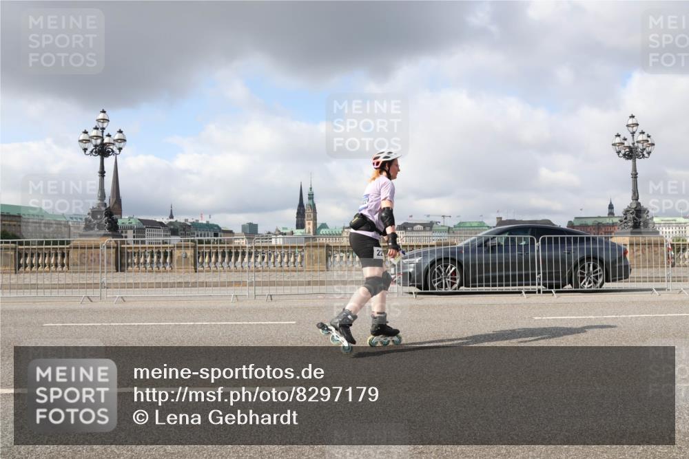29.06.2025 - hella hamburg halbmarathon Lena Gebhardt http://msf.ph/oto/8297179 29.06.2025 09:06:01 Lombardsbrücke  meine-sportfotos.de