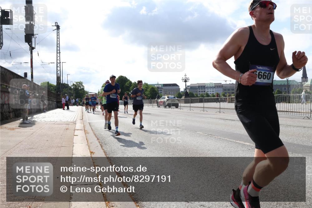 29.06.2025 - hella hamburg halbmarathon Lena Gebhardt http://msf.ph/oto/8297191 29.06.2025 09:46:48 Lombardsbrücke 18600, 13729, 5660, 1053, 1344, 1396, 1411, 1577, 1889, 2243, 3005, 4477, 4944, 5048, 5152, 5193, 5660, 6683, 7080, 7466, 7534, 7622, 7628, 7867, 7901, 8312, 8323, 8784, 8864, 10298, 10477, 10865, 10927, 10929, 11230, 11304, 11661, 11898, 12447, 12899, 12987, 13199, 13252, 13493, 13494, 13617, 13729, 13771, 13961, 14069, 14310, 14385, 15902, 16065, 16140, 16243, 16811, 16931, 16957 meine-sportfotos.de