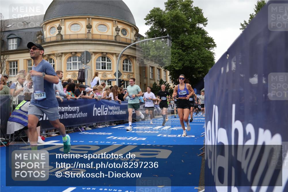 29.06.2025 - hella hamburg halbmarathon Strokosch-Dieckow http://msf.ph/oto/8297236 29.06.2025 10:52:26 Ziel 3715, 4140, 4587, 7178, 7232, 8371, 8661, 9145, 9876, 11791, 13015, 13211, 13301, 13707, 14561, 15144, 15980, 17773, 17997, 18982 meine-sportfotos.de