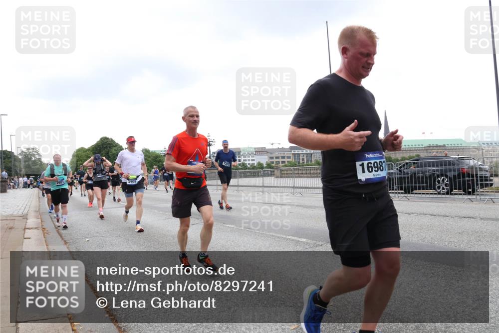29.06.2025 - hella hamburg halbmarathon Lena Gebhardt http://msf.ph/oto/8297241 29.06.2025 10:46:49 Lombardsbrücke 1073, 1185, 1286, 1363, 1371, 1375, 1593, 1607, 1608, 1720, 1837, 1961, 1999, 2162, 2211, 2320, 2327, 2500, 2555, 2556, 2665, 2697, 2981, 3277, 3406, 3407, 3469, 3734, 3823, 4202, 4239, 4296, 4342, 4355, 4448, 4604, 5111, 5114, 5700, 5796, 5953, 6124, 6161, 6485, 6496, 6740, 7073, 7303, 7412, 7767, 7827, 8477, 8486, 8551, 8553, 8684, 8700, 8967, 9691, 10153, 10230, 13969, 14261, 15852, 16882, 16987 meine-sportfotos.de