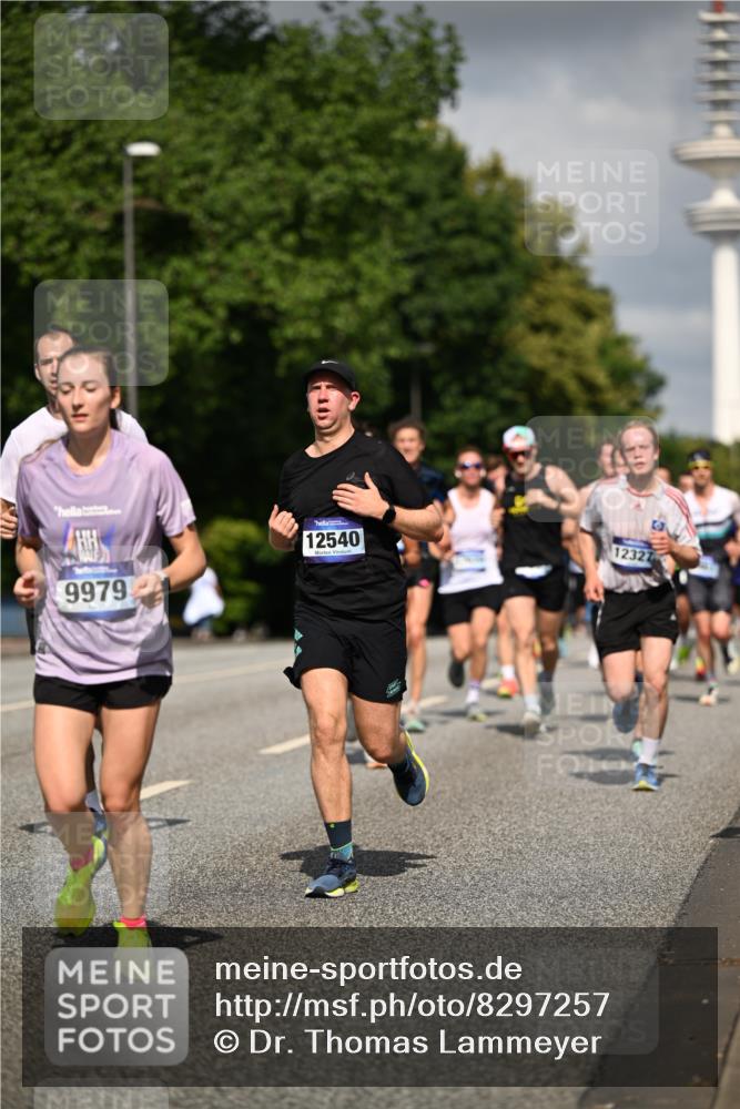 29.06.2025 - hella hamburg halbmarathon Dr. Thomas Lammeyer http://msf.ph/oto/8297257 29.06.2025 09:53:41 Kennedybrücke 1615, 1675, 1688, 1803, 2415, 2568, 2826, 3332, 3431, 3530, 4528, 4823, 5409, 5436, 5791, 5803, 6458, 6529, 6682, 7495, 7774, 7796, 8450, 8629, 8925, 9017, 9294, 9302, 9711, 9979, 10218, 10894, 10922, 11379 meine-sportfotos.de