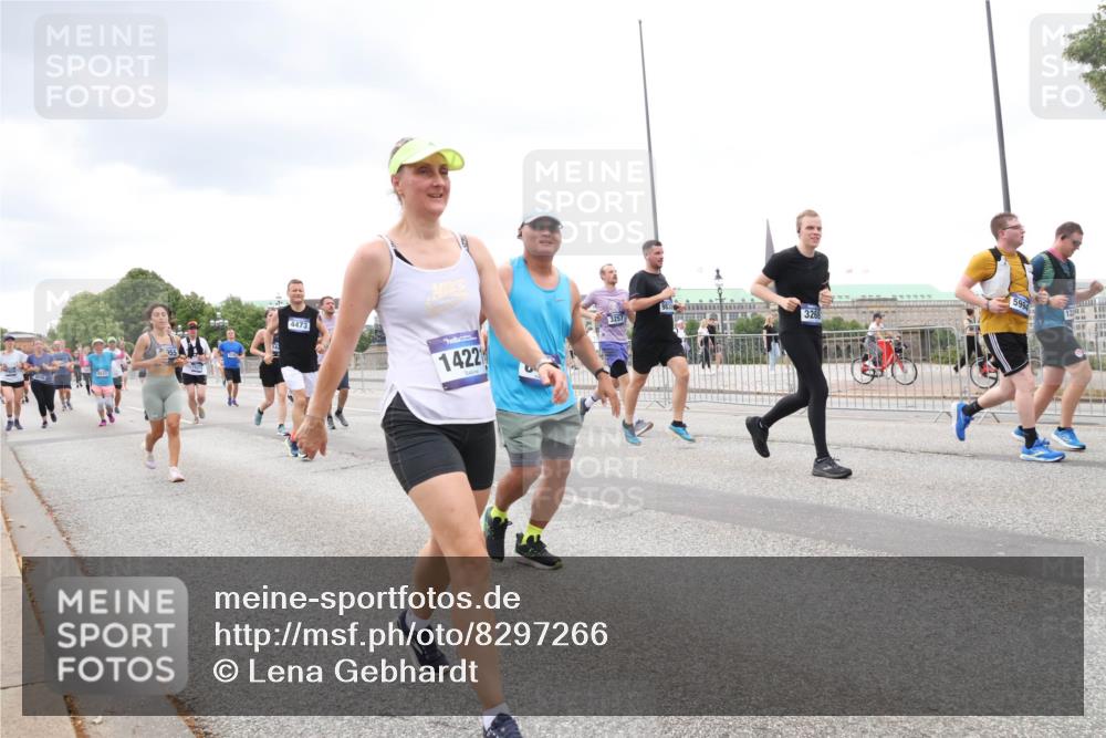 29.06.2025 - hella hamburg halbmarathon Lena Gebhardt http://msf.ph/oto/8297266 29.06.2025 10:56:12 Lombardsbrücke 4473, 1422, 3257, 326, 5994, 12, 1113, 1738, 1909, 2095, 2793, 2915, 3257, 3268, 3953, 3987, 4083, 4265, 4354, 4470, 4473, 4836, 4896, 5306, 5580, 5693, 5757, 5994, 6055, 6056, 6113, 6257, 6494, 6594, 6690, 6968, 7025, 7028, 7090, 7516, 7616, 7711, 7969, 8005, 8110, 8305, 8517, 8532, 8533, 8648, 8766, 9383, 9435, 9548, 9606, 9838, 9861, 9865, 9948, 9953, 10436, 10438, 10449, 10640, 10740, 10784, 10987, 11903, 11962, 11963 meine-sportfotos.de