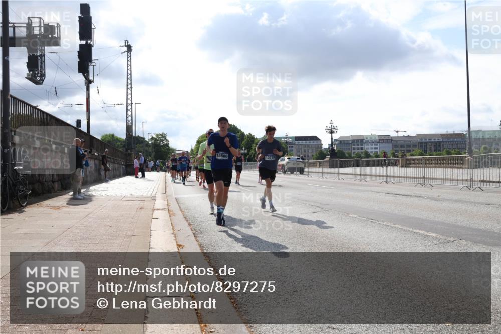 29.06.2025 - hella hamburg halbmarathon Lena Gebhardt http://msf.ph/oto/8297275 29.06.2025 09:46:48 Lombardsbrücke 18600, 13729, 1053, 1344, 1396, 1411, 1577, 1889, 2243, 3005, 4477, 4944, 5048, 5152, 5193, 5660, 6683, 7080, 7466, 7534, 7622, 7628, 7867, 7901, 8312, 8323, 8784, 8864, 10298, 10477, 10865, 10927, 10929, 11230, 11304, 11661, 11898, 12447, 12899, 12987, 13199, 13252, 13493, 13494, 13617, 13729, 13771, 13961, 14069, 14310, 14385, 15902, 16065, 16140, 16243, 16811, 16931, 16957 meine-sportfotos.de