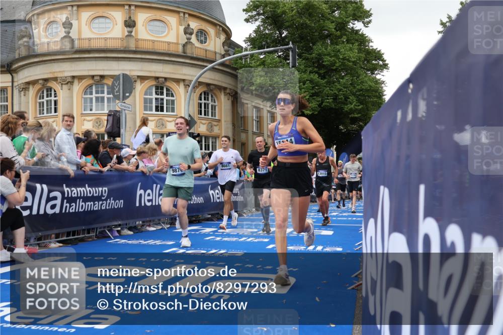 29.06.2025 - hella hamburg halbmarathon Strokosch-Dieckow http://msf.ph/oto/8297293 29.06.2025 10:52:26 Ziel 3715, 4140, 4587, 7178, 7232, 8371, 8661, 9145, 9876, 11791, 13015, 13211, 13301, 13707, 14561, 15144, 15980, 17773, 17997, 18982 meine-sportfotos.de