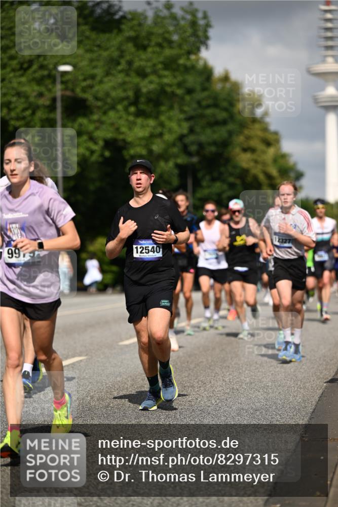 29.06.2025 - hella hamburg halbmarathon Dr. Thomas Lammeyer http://msf.ph/oto/8297315 29.06.2025 09:53:41 Kennedybrücke 1615, 1675, 1688, 1803, 2415, 2568, 2826, 3332, 3431, 3530, 4528, 4823, 5409, 5436, 5791, 5803, 6458, 6529, 6682, 7495, 7774, 7796, 8450, 8629, 8925, 9017, 9294, 9302, 9711, 9979, 10218, 10894, 10922, 11379 meine-sportfotos.de
