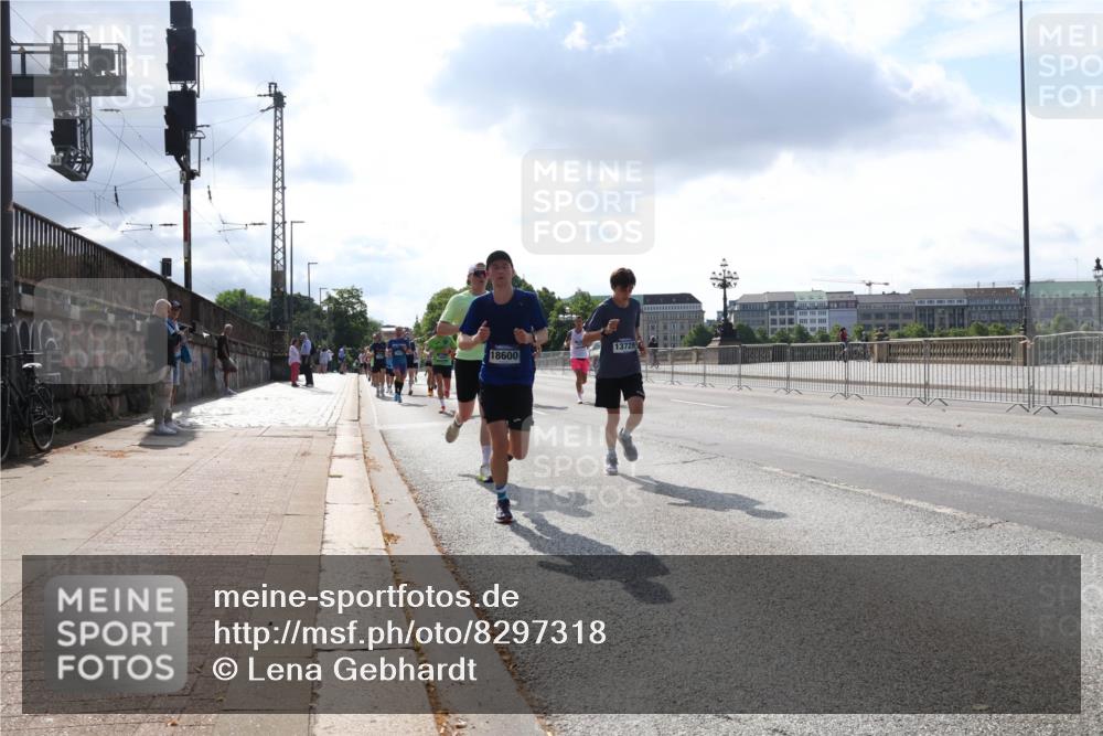 29.06.2025 - hella hamburg halbmarathon Lena Gebhardt http://msf.ph/oto/8297318 29.06.2025 09:46:49 Lombardsbrücke 18600, 13729, 1053, 1344, 1396, 1411, 1577, 1889, 2243, 3005, 4477, 4944, 5048, 5152, 5193, 5660, 6683, 7080, 7466, 7534, 7622, 7628, 7867, 7901, 8312, 8323, 8784, 8864, 10298, 10477, 10865, 10927, 10929, 11230, 11304, 11661, 11898, 12447, 12899, 12987, 13199, 13252, 13493, 13494, 13617, 13729, 13771, 13961, 14069, 14310, 14385, 15902, 16065, 16140, 16243, 16811, 16931, 16957 meine-sportfotos.de