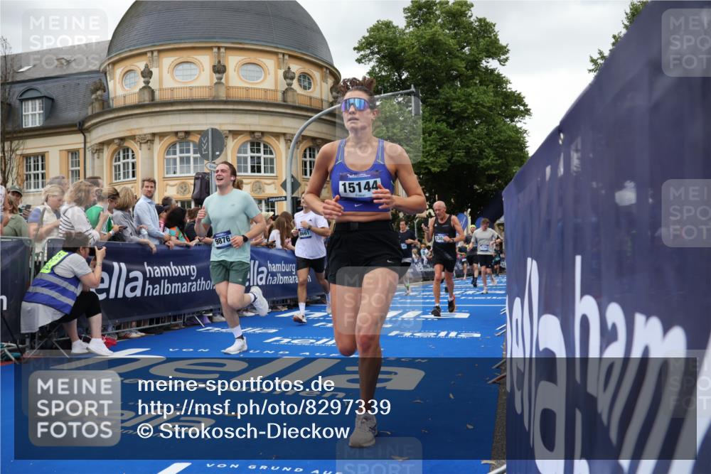 29.06.2025 - hella hamburg halbmarathon Strokosch-Dieckow http://msf.ph/oto/8297339 29.06.2025 10:52:27 Ziel 3715, 4140, 6561, 6562, 7178, 7232, 8371, 8661, 9145, 9739, 9876, 11791, 13015, 13211, 13301, 14561, 15001, 15144, 15980, 17997, 18982 meine-sportfotos.de