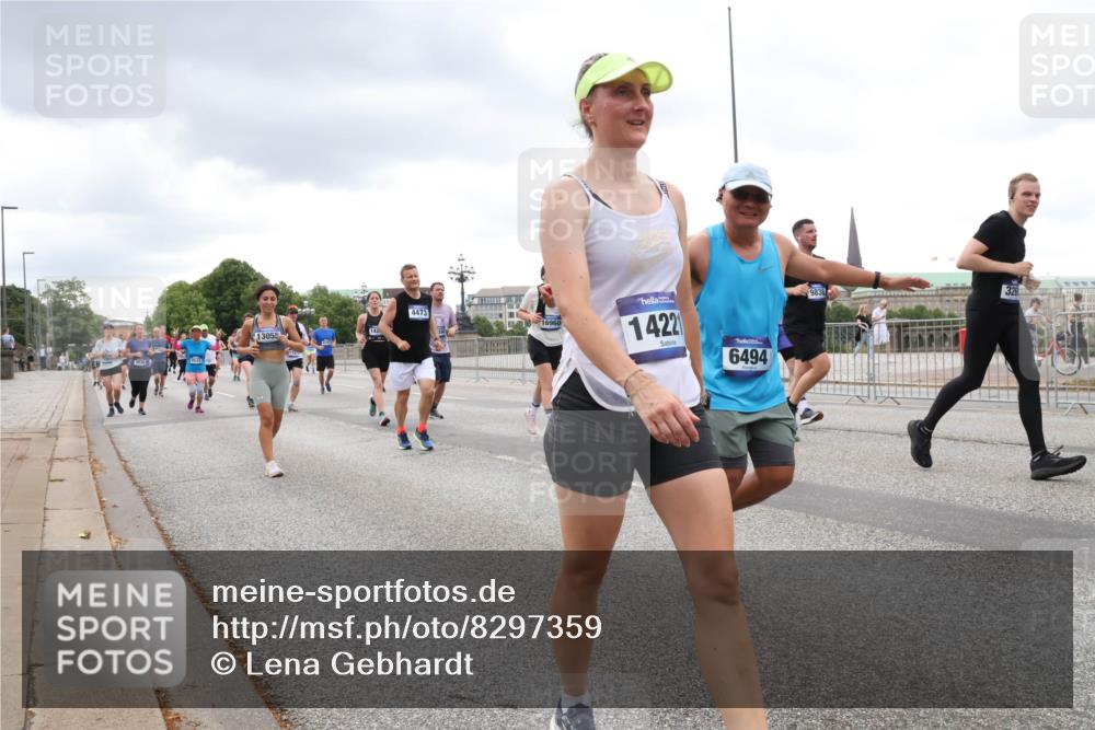 29.06.2025 - hella hamburg halbmarathon Lena Gebhardt http://msf.ph/oto/8297359 29.06.2025 10:56:12 Lombardsbrücke 13055, 4473, 14221, 6494, 1113, 1738, 1909, 2095, 2793, 2915, 3257, 3268, 3953, 3987, 4083, 4265, 4354, 4470, 4473, 4836, 4896, 5306, 5580, 5693, 5757, 5994, 6055, 6056, 6113, 6257, 6494, 6594, 6690, 6968, 7025, 7028, 7090, 7516, 7616, 7711, 7969, 8005, 8110, 8305, 8517, 8532, 8533, 8648, 8766, 9383, 9435, 9548, 9606, 9838, 9861, 9865, 9948, 9953, 10436, 10438, 10449, 10640, 10740, 10784, 10987, 11903, 11962, 11963 meine-sportfotos.de