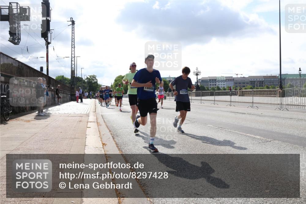 29.06.2025 - hella hamburg halbmarathon Lena Gebhardt http://msf.ph/oto/8297428 29.06.2025 09:46:49 Lombardsbrücke 10000, 13729, 1053, 1344, 1396, 1411, 1577, 1889, 2243, 3005, 4477, 4944, 5048, 5152, 5193, 5660, 6683, 7080, 7466, 7534, 7622, 7628, 7867, 7901, 8312, 8323, 8784, 8864, 10298, 10477, 10865, 10927, 10929, 11230, 11304, 11661, 11898, 12447, 12899, 12987, 13199, 13252, 13493, 13494, 13617, 13729, 13771, 13961, 14069, 14310, 14385, 15902, 16065, 16140, 16243, 16811, 16931, 16957 meine-sportfotos.de