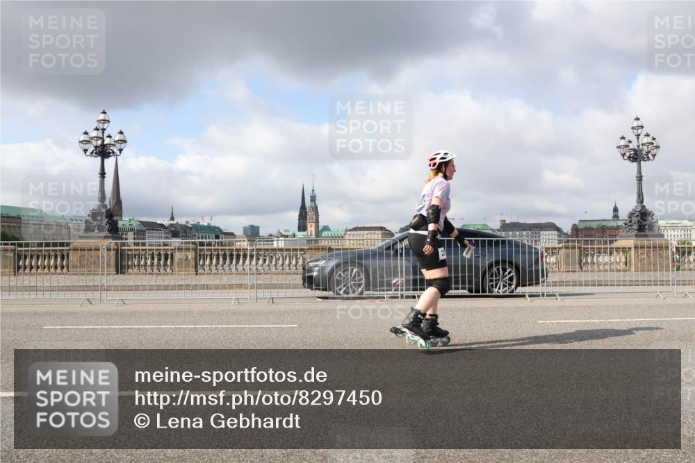 29.06.2025 - hella hamburg halbmarathon Lena Gebhardt http://msf.ph/oto/8297450 29.06.2025 09:06:02 Lombardsbrücke  meine-sportfotos.de