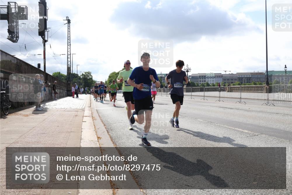 29.06.2025 - hella hamburg halbmarathon Lena Gebhardt http://msf.ph/oto/8297475 29.06.2025 09:46:49 Lombardsbrücke 3600, 13729, 1053, 1344, 1396, 1411, 1577, 1889, 2243, 3005, 4477, 4944, 5048, 5152, 5193, 5660, 6683, 7080, 7466, 7534, 7622, 7628, 7867, 7901, 8312, 8323, 8784, 8864, 10298, 10477, 10865, 10927, 10929, 11230, 11304, 11661, 11898, 12447, 12899, 12987, 13199, 13252, 13493, 13494, 13617, 13729, 13771, 13961, 14069, 14310, 14385, 15902, 16065, 16140, 16243, 16811, 16931, 16957 meine-sportfotos.de