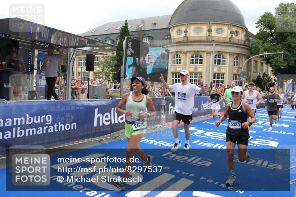 29.06.2025 - hella hamburg halbmarathon Michael Strokosch http://msf.ph/oto/8297537 29.06.2025 10:57:21 Ziel 1877, 2417, 2676, 4940, 5926, 6272, 8585, 9450, 9577, 9934, 10383, 11590, 12014, 12590, 13664, 13750, 15110, 15229, 15664, 16625, 17660, 17779, 17848, 17993, 19184 meine-sportfotos.de