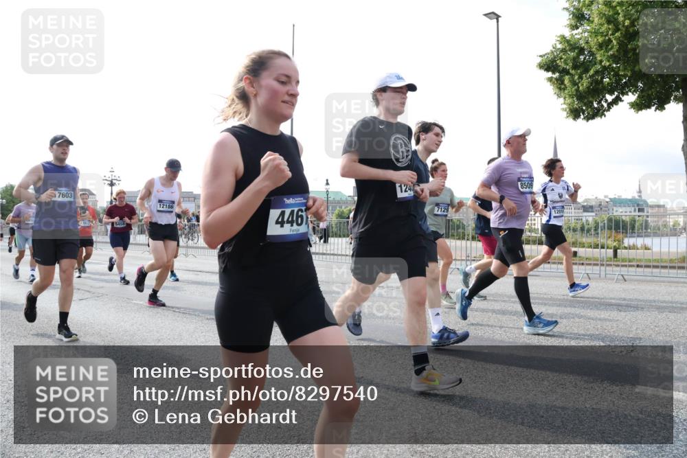 29.06.2025 - hella hamburg halbmarathon Lena Gebhardt http://msf.ph/oto/8297540 29.06.2025 09:59:20 Lombardsbrücke 7603, 13912, 12186, 446, 124, 7129, 8509, 12014, 1319, 1334, 1366, 1485, 1506, 1595, 1642, 1715, 1719, 1972, 2282, 2391, 2630, 2741, 2911, 3037, 3112, 3334, 3715, 4467, 4839, 5299, 5391, 5420, 5457, 5458, 5465, 5492, 5866, 6390, 6399, 6414, 6415, 6416, 6629, 7033, 7037, 7129, 7130, 7232, 7395, 7732, 7833, 7864, 8509, 8520, 8542, 8652, 8772, 8798, 8846, 8929, 9142, 9488, 9655, 9727, 9770, 9884, 9903, 9907, 9922, 10020, 10266, 10488, 11039 meine-sportfotos.de