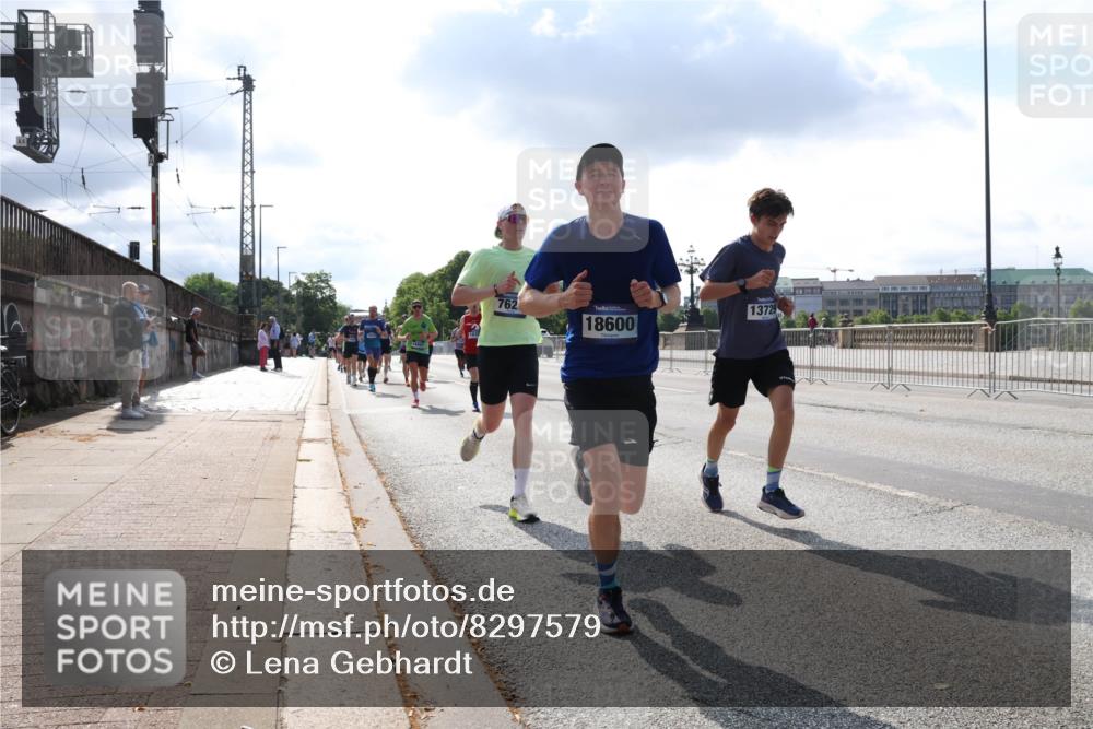 29.06.2025 - hella hamburg halbmarathon Lena Gebhardt http://msf.ph/oto/8297579 29.06.2025 09:46:49 Lombardsbrücke 762, 18600, 13729, 1053, 1344, 1396, 1411, 1577, 1889, 2243, 3005, 4477, 4944, 5048, 5152, 5193, 5660, 6683, 7080, 7466, 7534, 7622, 7628, 7867, 7901, 8312, 8323, 8784, 8864, 10298, 10477, 10865, 10927, 10929, 11230, 11304, 11661, 11898, 12447, 12899, 12987, 13199, 13252, 13493, 13494, 13617, 13729, 13771, 13961, 14069, 14310, 14385, 15902, 16065, 16140, 16243, 16811, 16931, 16957 meine-sportfotos.de