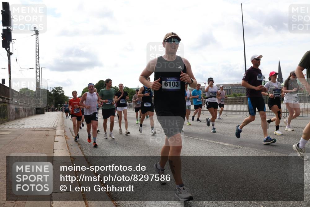 29.06.2025 - hella hamburg halbmarathon Lena Gebhardt http://msf.ph/oto/8297586 29.06.2025 10:21:38 Lombardsbrücke 826, 3825, 6286, 10921, 95324, 6103, 1588, 13093, 4697, 16045, 1028, 1072, 1158, 1191, 1250, 1401, 1668, 1958, 2172, 2271, 2315, 2353, 2529, 2635, 2815, 2956, 2986, 3122, 3606, 3770, 3817, 3825, 3826, 3995, 4046, 4289, 4375, 4376, 4697, 4786, 5122, 5373, 5395, 5412, 5493, 5759, 5957, 6086, 6103, 6475, 6676, 6805, 6844, 7075, 7375, 7522, 7553, 7612, 7672, 7781, 8095, 8286, 8715, 8844, 8896, 8959, 9002, 9062, 9100, 9369, 9483, 9499, 9501, 9532, 9624, 10374, 10874, 11698 meine-sportfotos.de