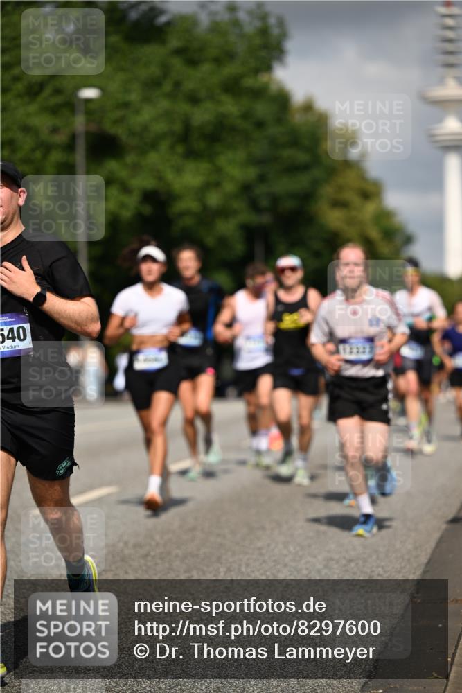 29.06.2025 - hella hamburg halbmarathon Dr. Thomas Lammeyer http://msf.ph/oto/8297600 29.06.2025 09:53:42 Kennedybrücke 1615, 1675, 1688, 1803, 2415, 2568, 2826, 3332, 3530, 4398, 4528, 4823, 5409, 5436, 5791, 5803, 6458, 6529, 6682, 7495, 7774, 7796, 8450, 8629, 8925, 9017, 9294, 9302, 9711, 9979, 10218, 10894, 10922, 11379 meine-sportfotos.de