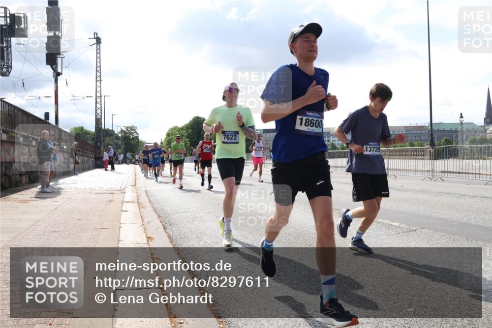 29.06.2025 - hella hamburg halbmarathon Lena Gebhardt http://msf.ph/oto/8297611 29.06.2025 09:46:50 Lombardsbrücke 7622, 18600, 13729, 1053, 1344, 1396, 1411, 1577, 1889, 2243, 3005, 4477, 4944, 5048, 5152, 5193, 5660, 6683, 7080, 7466, 7534, 7622, 7628, 7867, 7901, 8312, 8323, 8784, 9519, 10298, 10477, 10865, 10927, 10929, 11055, 11230, 11304, 11661, 11898, 12447, 12899, 12987, 13148, 13199, 13252, 13493, 13494, 13617, 13729, 13771, 13961, 13991, 14069, 14310, 14385, 15902, 16065, 16140, 16243, 16811, 16931, 16957 meine-sportfotos.de