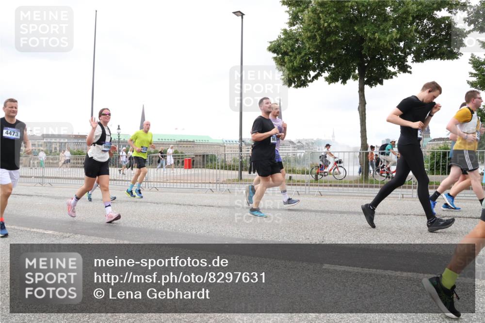 29.06.2025 - hella hamburg halbmarathon Lena Gebhardt http://msf.ph/oto/8297631 29.06.2025 10:56:13 Lombardsbrücke 4473, 1047, 1113, 1738, 1909, 2095, 2793, 2915, 3257, 3268, 3675, 3676, 3953, 3987, 4083, 4265, 4354, 4470, 4473, 4836, 4896, 5306, 5580, 5693, 5757, 5994, 6055, 6056, 6113, 6257, 6494, 6594, 6690, 6968, 7025, 7028, 7090, 7516, 7616, 7711, 7969, 8005, 8110, 8305, 8517, 8532, 8533, 8766, 9383, 9435, 9548, 9606, 9838, 9861, 9865, 9948, 9953, 10436, 10438, 10449, 10640, 10740, 10784, 10987, 11903, 11962, 11963 meine-sportfotos.de