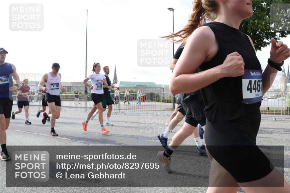 29.06.2025 - hella hamburg halbmarathon Lena Gebhardt http://msf.ph/oto/8297695 29.06.2025 09:59:20 Lombardsbrücke 7603, 12186, 5866, 446, 1319, 1334, 1366, 1485, 1506, 1595, 1642, 1715, 1719, 1972, 2282, 2391, 2630, 2741, 2911, 3037, 3112, 3334, 3715, 4467, 4839, 5299, 5391, 5420, 5457, 5458, 5465, 5492, 5866, 6390, 6399, 6414, 6415, 6416, 6629, 7033, 7037, 7129, 7130, 7232, 7395, 7732, 7833, 7864, 8509, 8520, 8542, 8652, 8772, 8798, 8846, 8929, 9142, 9488, 9655, 9727, 9770, 9884, 9903, 9907, 9922, 10020, 10266, 10488, 11039 meine-sportfotos.de