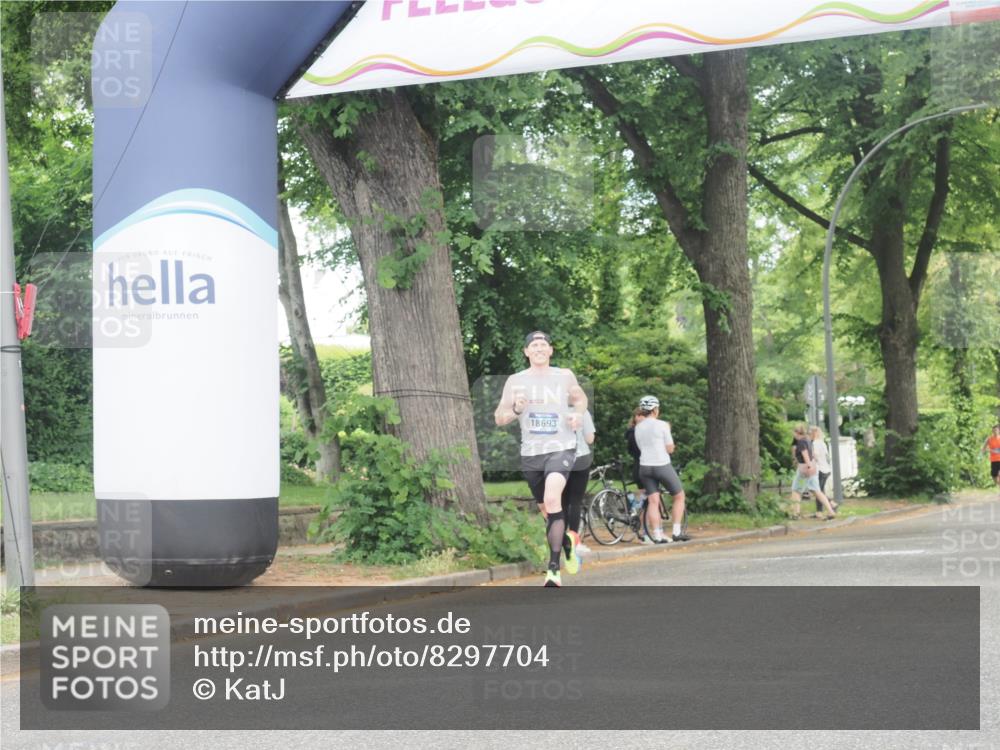 29.06.2025 - hella hamburg halbmarathon KatJ http://msf.ph/oto/8297704 29.06.2025 10:13:40 Zwischen KM18-KM19 2459, 6816 meine-sportfotos.de