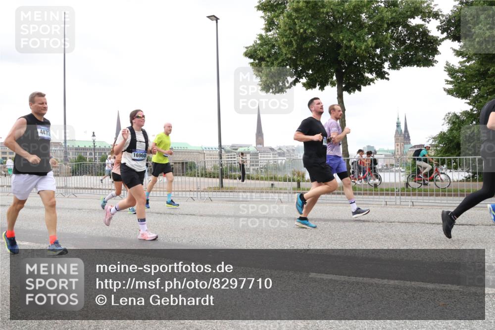 29.06.2025 - hella hamburg halbmarathon Lena Gebhardt http://msf.ph/oto/8297710 29.06.2025 10:56:14 Lombardsbrücke 4473, 16960, 1047, 1113, 1738, 1909, 2095, 2793, 2915, 3257, 3268, 3675, 3676, 3953, 3987, 4083, 4265, 4354, 4470, 4473, 4836, 4896, 5237, 5306, 5580, 5693, 5757, 5994, 6055, 6056, 6113, 6257, 6494, 6594, 6690, 6968, 7025, 7028, 7090, 7307, 7516, 7616, 7711, 7969, 8005, 8110, 8305, 8517, 8532, 8533, 8766, 9383, 9435, 9548, 9606, 9838, 9861, 9865, 9948, 9953, 10449, 10640, 10740, 10784, 10987, 11903, 11962, 11963 meine-sportfotos.de