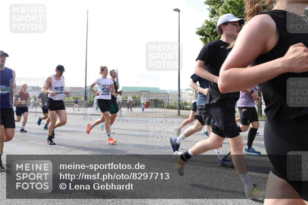 29.06.2025 - hella hamburg halbmarathon Lena Gebhardt http://msf.ph/oto/8297713 29.06.2025 09:59:20 Lombardsbrücke 13, 603, 12186, 5866, 1319, 1334, 1366, 1485, 1506, 1595, 1642, 1715, 1719, 1972, 2282, 2391, 2630, 2741, 2911, 3037, 3112, 3334, 3715, 4467, 4839, 5299, 5391, 5420, 5457, 5458, 5465, 5492, 5866, 6390, 6399, 6414, 6415, 6416, 6629, 7033, 7037, 7129, 7130, 7232, 7395, 7732, 7833, 7864, 8509, 8520, 8542, 8652, 8772, 8798, 8846, 8929, 9142, 9488, 9655, 9727, 9770, 9884, 9903, 9907, 9922, 10020, 10266, 10488, 11039 meine-sportfotos.de