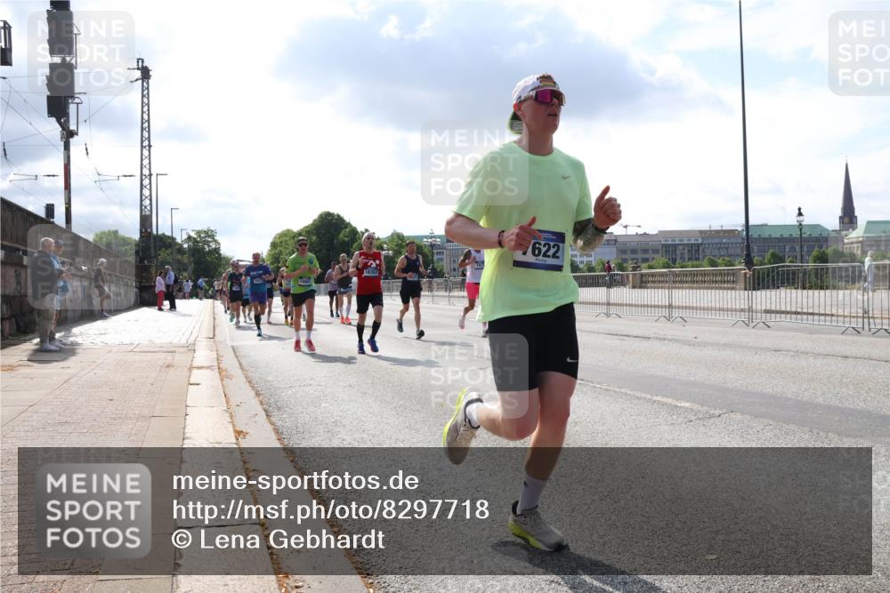 29.06.2025 - hella hamburg halbmarathon Lena Gebhardt http://msf.ph/oto/8297718 29.06.2025 09:46:50 Lombardsbrücke 16891, 18357, 622, 1053, 1344, 1396, 1411, 1577, 1889, 2243, 3005, 4477, 4944, 5048, 5152, 5193, 5660, 6683, 7080, 7466, 7534, 7622, 7628, 7867, 7901, 8312, 8323, 8784, 9519, 10298, 10477, 10865, 10927, 10929, 11055, 11230, 11304, 11661, 11898, 12447, 12899, 12987, 13148, 13199, 13252, 13493, 13494, 13617, 13729, 13771, 13961, 13991, 14069, 14310, 14385, 15902, 16065, 16140, 16243, 16811, 16931, 16957 meine-sportfotos.de