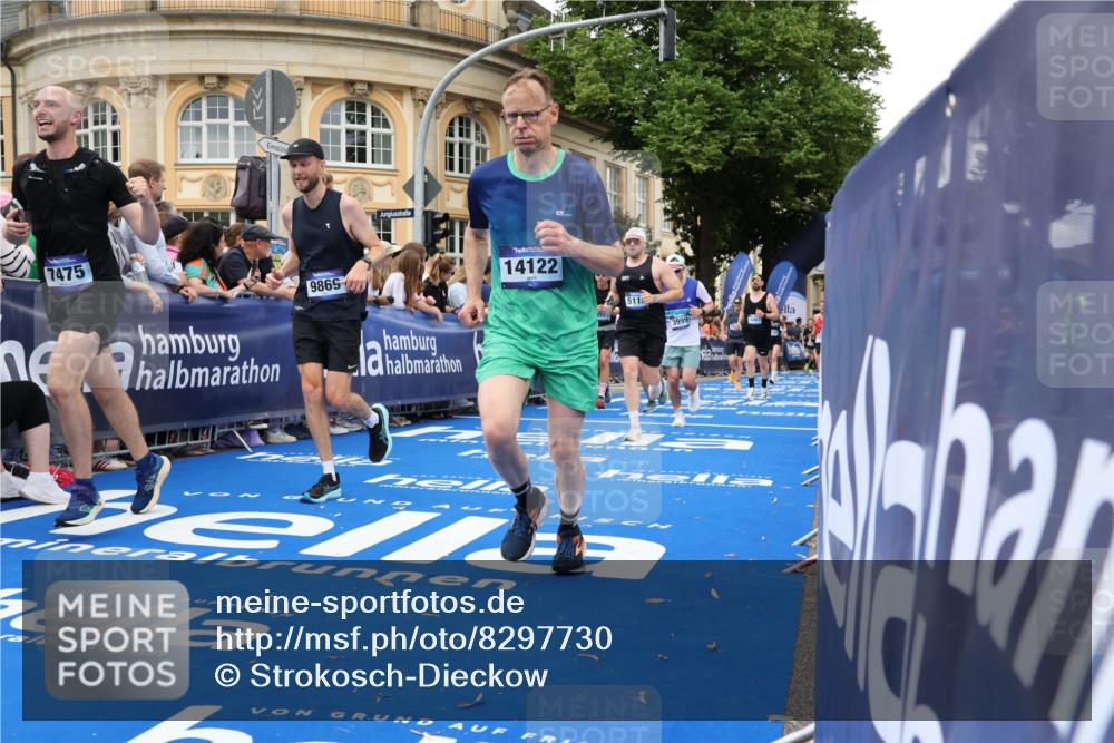 29.06.2025 - hella hamburg halbmarathon Strokosch-Dieckow http://msf.ph/oto/8297730 29.06.2025 10:52:42 Ziel 2287, 2346, 2670, 2910, 3952, 3999, 5077, 5116, 5169, 5194, 7475, 8172, 9065, 9163, 9869, 10115, 11217, 11459, 11689, 12450, 12482, 13051, 14122, 14198, 14286, 14805, 16467, 17198, 18331, 19244 meine-sportfotos.de