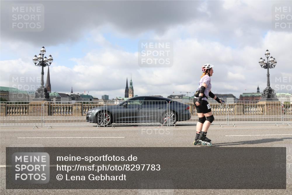 29.06.2025 - hella hamburg halbmarathon Lena Gebhardt http://msf.ph/oto/8297783 29.06.2025 09:06:02 Lombardsbrücke  meine-sportfotos.de