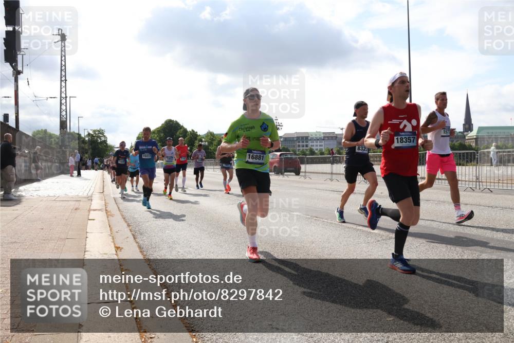29.06.2025 - hella hamburg halbmarathon Lena Gebhardt http://msf.ph/oto/8297842 29.06.2025 09:46:52 Lombardsbrücke 16417, 1053, 8323, 16881, 18357, 1577, 1053, 1344, 1396, 1411, 1577, 1889, 2243, 2563, 3005, 4477, 4944, 5048, 5152, 5193, 5660, 6683, 7080, 7466, 7534, 7622, 7628, 7867, 8312, 8323, 8784, 9519, 10298, 10477, 10865, 10927, 10929, 11055, 11230, 11304, 11661, 11898, 12204, 12447, 12899, 12987, 13148, 13199, 13493, 13494, 13729, 13771, 13961, 13991, 14069, 14310, 14385, 15902, 16065, 16140, 16243, 16811, 16957 meine-sportfotos.de