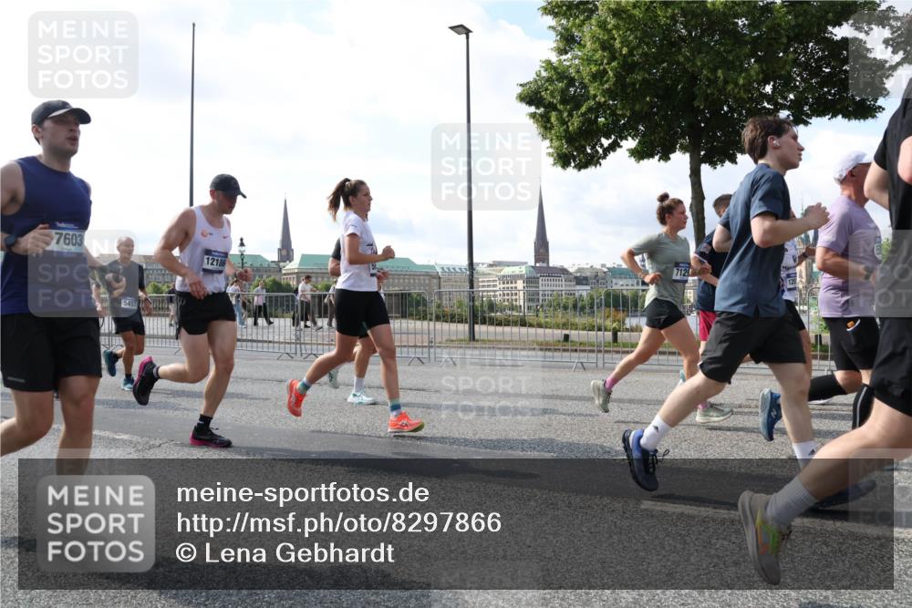 29.06.2025 - hella hamburg halbmarathon Lena Gebhardt http://msf.ph/oto/8297866 29.06.2025 09:59:21 Lombardsbrücke 7603, 5457, 12186, 7129, 120, 1319, 1334, 1366, 1485, 1506, 1595, 1642, 1715, 1719, 1972, 2282, 2391, 2432, 2630, 2741, 2911, 3037, 3112, 3334, 3668, 3715, 4426, 4467, 4837, 4839, 5299, 5391, 5420, 5457, 5458, 5465, 5492, 5866, 6390, 6399, 6414, 6415, 6416, 6629, 7033, 7037, 7129, 7130, 7232, 7395, 7833, 7864, 8509, 8520, 8542, 8652, 8772, 8798, 8846, 8929, 9142, 9488, 9655, 9727, 9884, 9903, 9907, 9922, 9984, 10020, 10266, 10488, 11039 meine-sportfotos.de